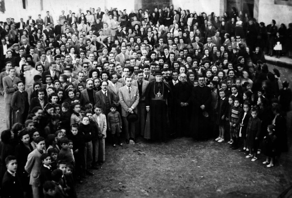 Celebració religiosa a la plaça de l'Església