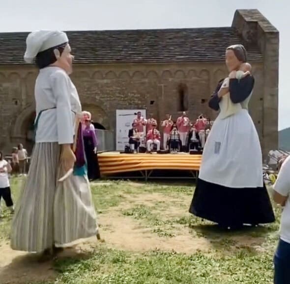 L’Elisabeth EidenBenz i el Ranxet marcant-se un ball