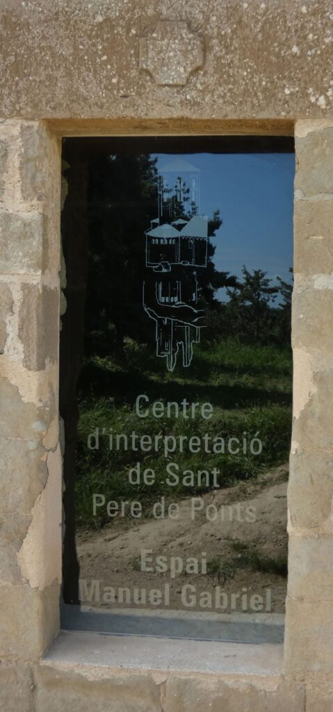 Aspecte del cartell anunciant el Centre d’Interpretació