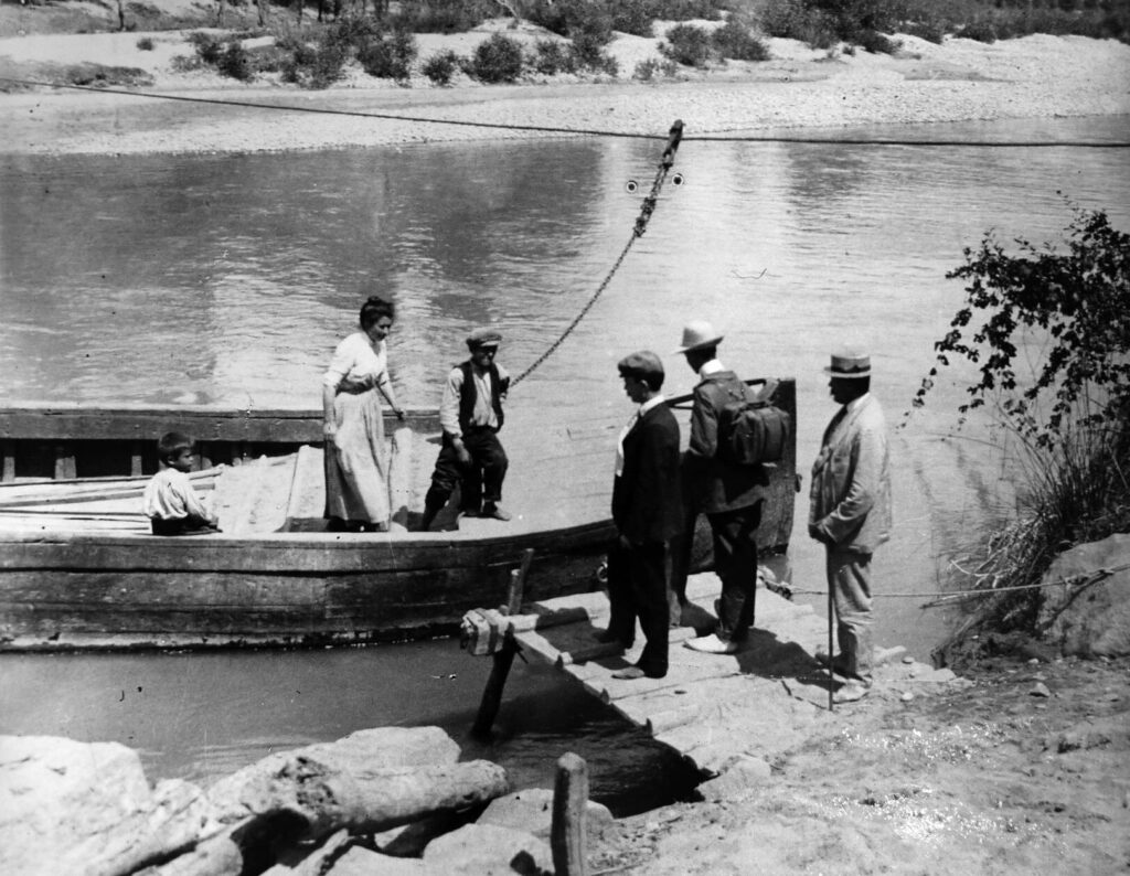 Instantània presa a l'inici d'una travessa del Segre en barca