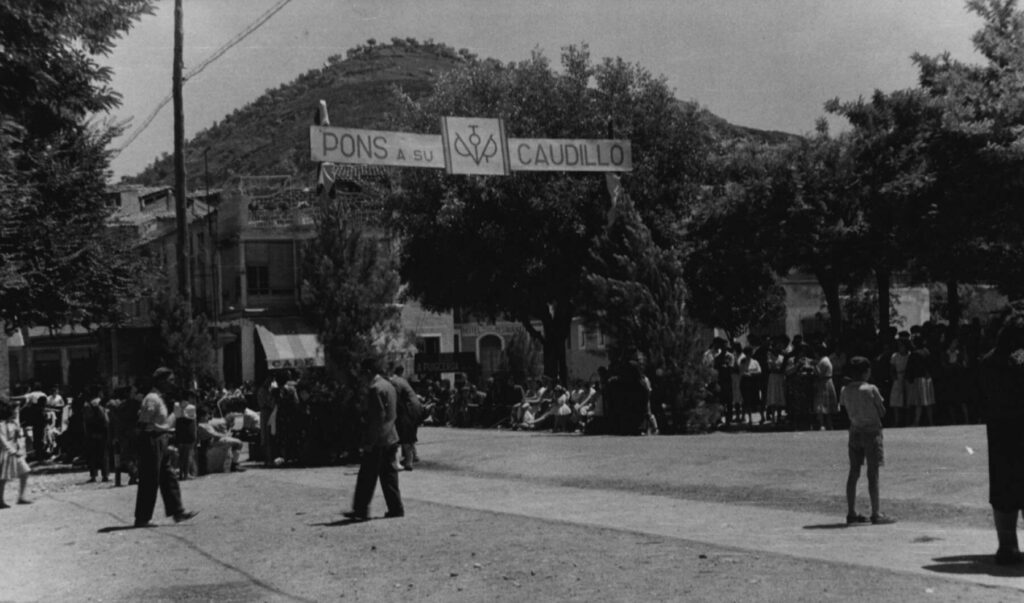 Imatge del pas per Ponts del dictador F. Franco