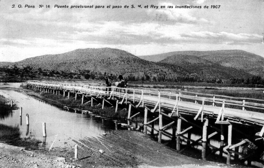 Aspecte del pont de fusta construït el 1907