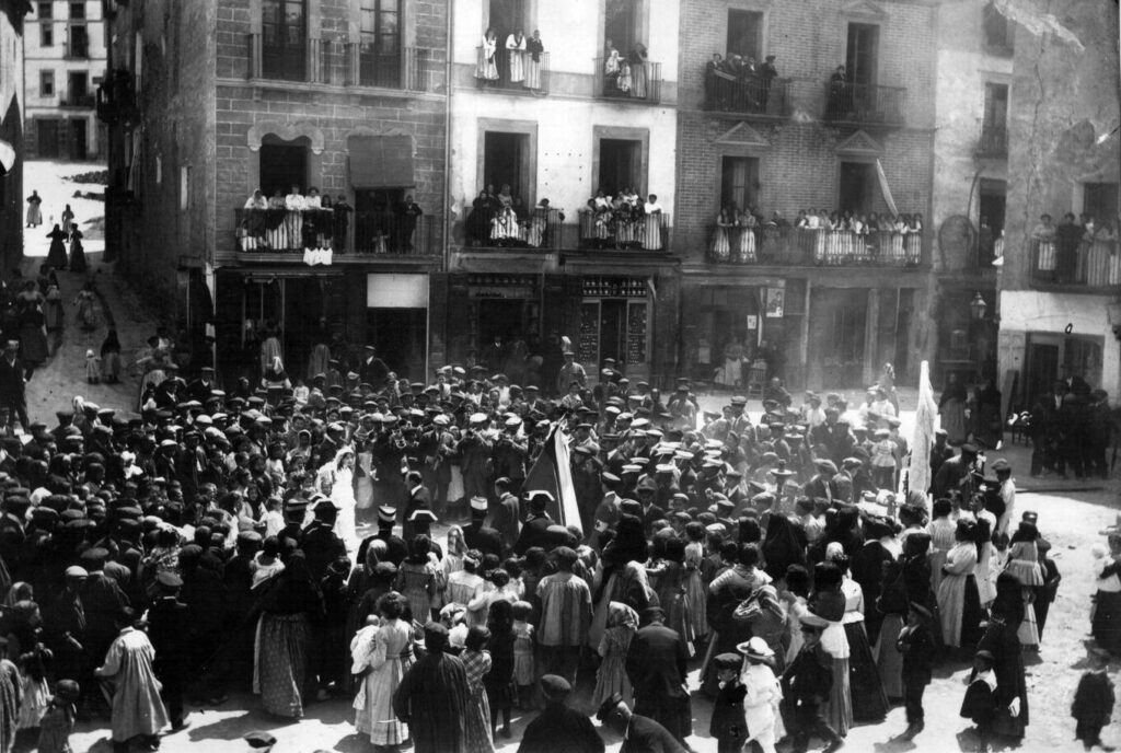Acte de benvinguda a Alfons XIII a la plaça Planell