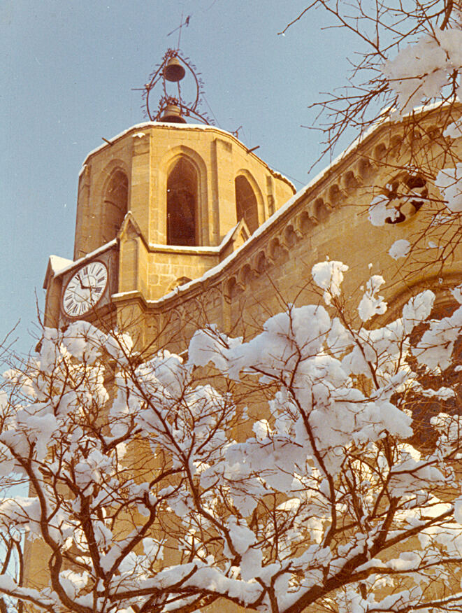 L'església de Santa Maria amb neu